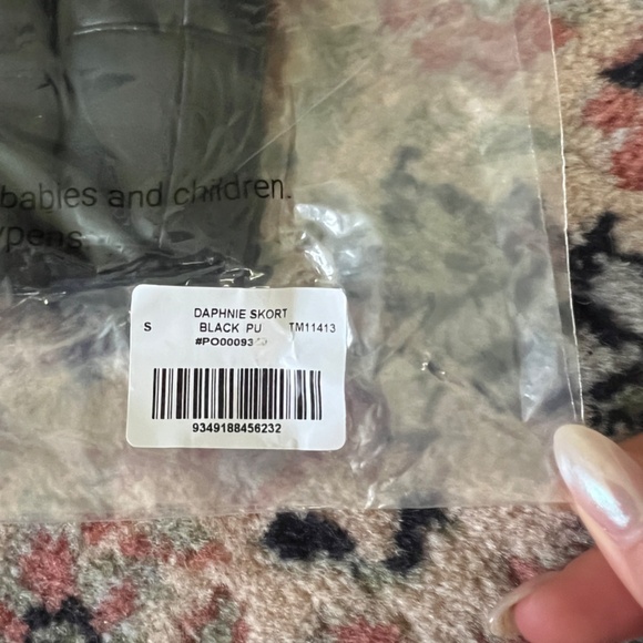 DAPHNIE PU SKORT - Picture 6 of 7